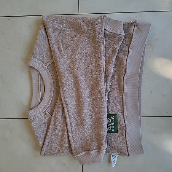 Daily Drills Cropped Crew, Dune, Medium, New - Picture 6 of 11